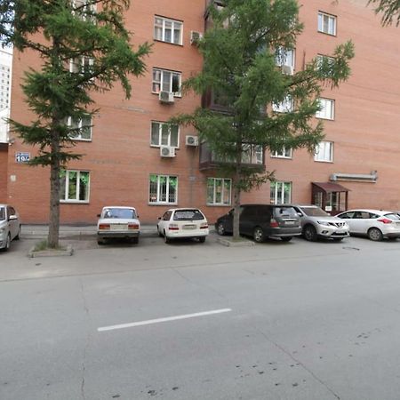 Dachny Hostel На Метро "Заельцовская" โนโวซิเบียร์สก์ ภายนอก รูปภาพ